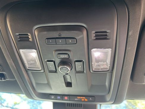 Used 2023 Chevrolet Suburban Premier w/ Advanced Technology Package image 16