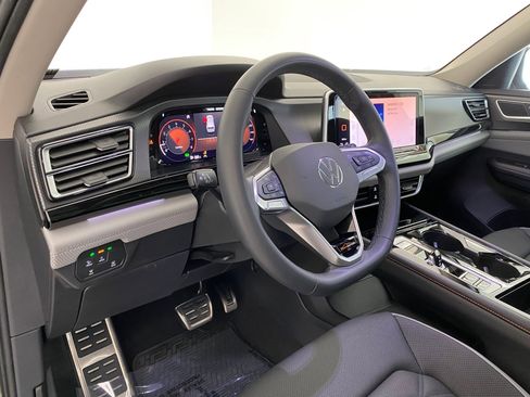 Used 2024 Volkswagen Atlas Peak Edition SEL image 4