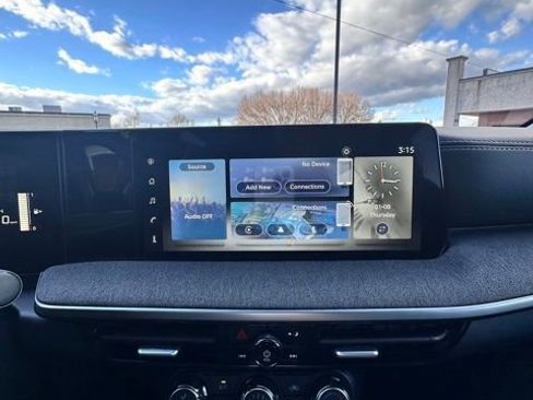 Certified 2025 Nissan Kicks SV image 14