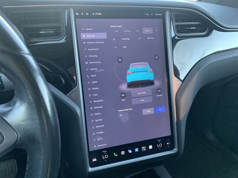 Used 2018 Tesla Model X 75D AWD/4WD image 9