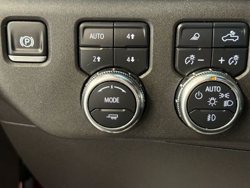 Used 2025 GMC Sierra 1500 SLT w/ SLT Premium Plus Package AWD/4WD image 43