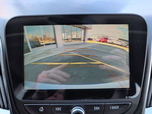 Used 2018 Chevrolet Malibu LT image 14