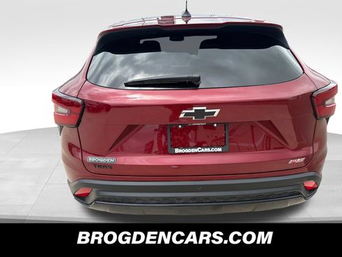 Used 2025 Chevrolet Trax RS w/ Driver Confidence Package FWD image 9