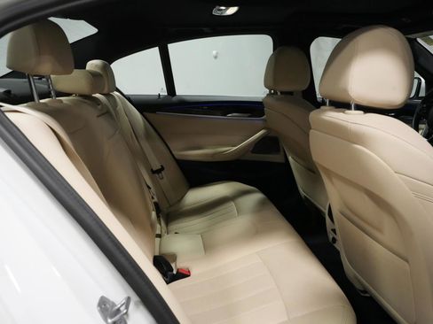 Used 2023 BMW 530i xDrive 530i xDrive w/ Premium Package image 7