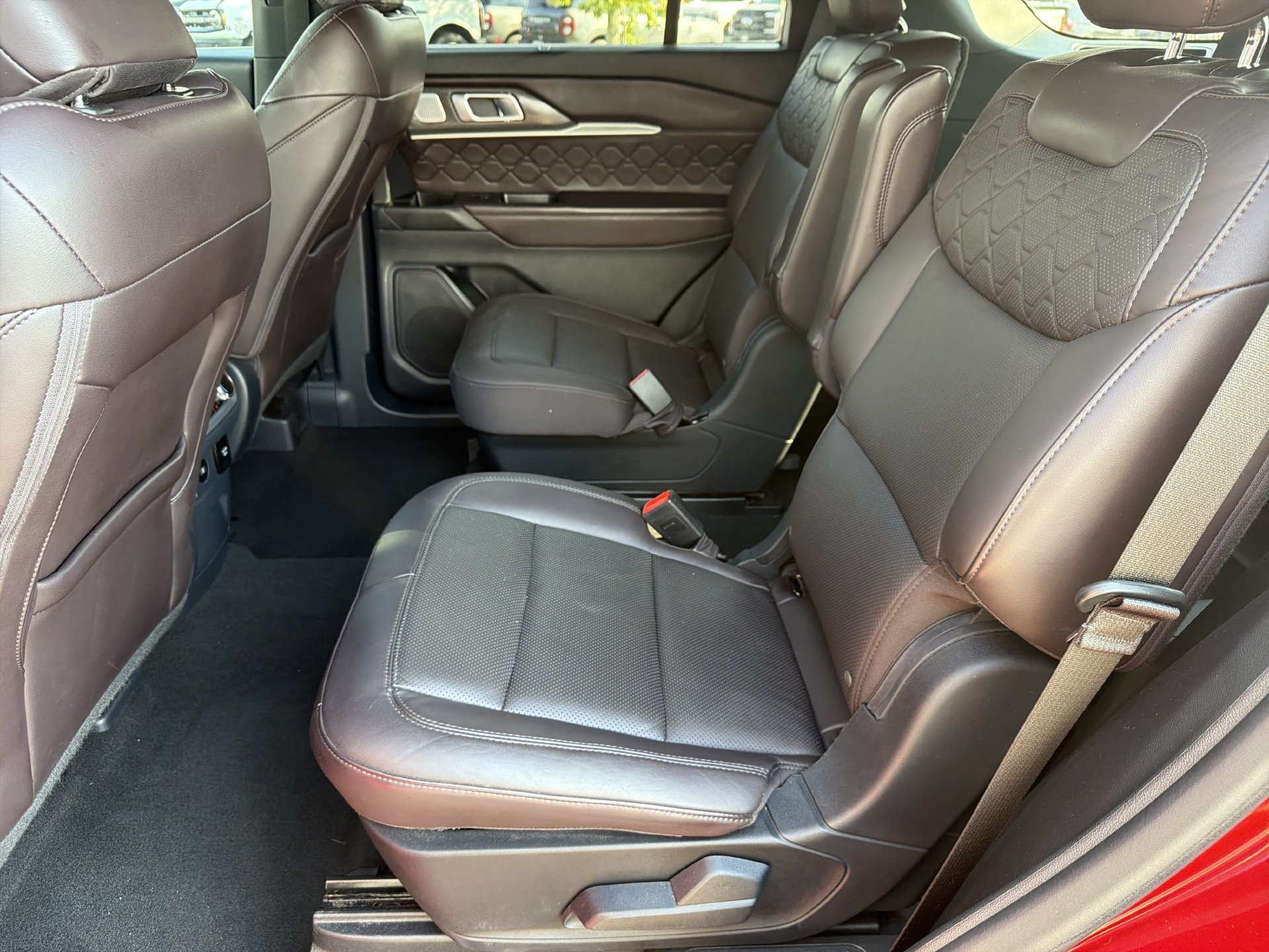 Used 2025 Ford Explorer Platinum w/ Ultimate Package AWD/4WD image 25
