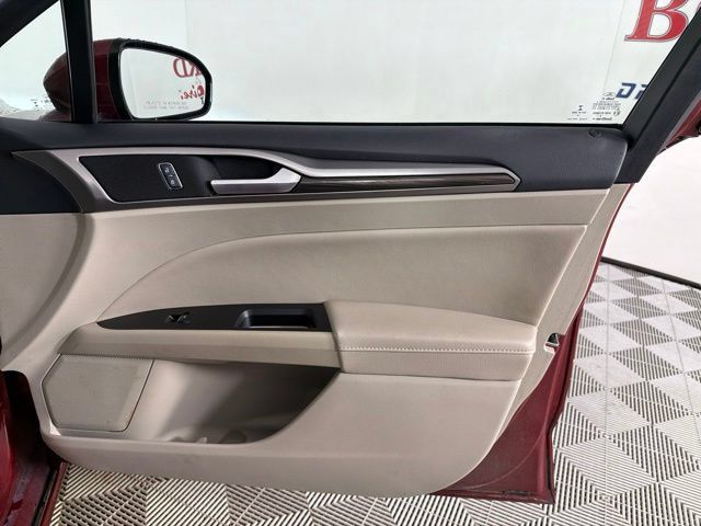 Used 2017 Ford Fusion SE w/ Fusion SE Technology Package FWD image 31