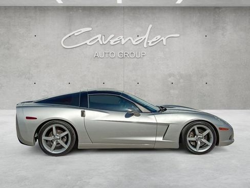 Used 2005 Chevrolet Corvette Coupe w/ Preferred Equipment Group RWD image 17