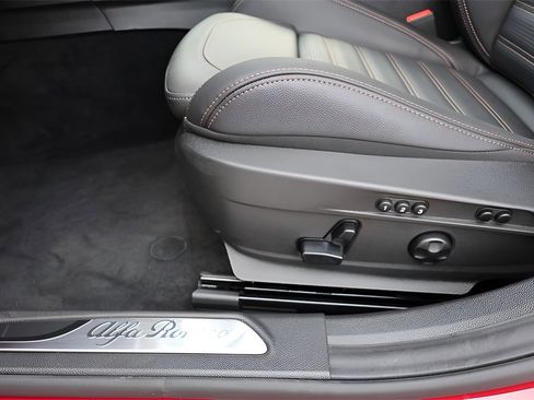 New 2025 Alfa Romeo Giulia Intensa w/ Driving Assist Package image 21