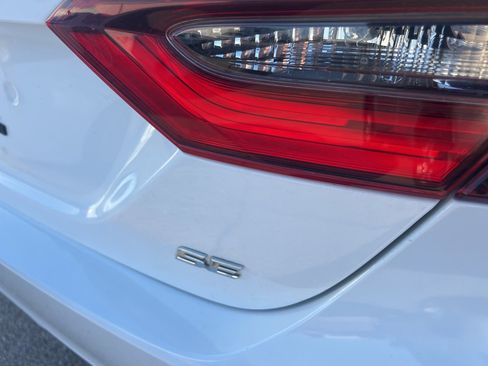 Used 2022 Toyota Camry SE image 7