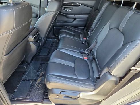 Certified 2023 Honda Pilot Touring image 17
