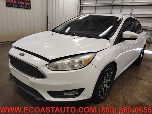 Used 2017 Ford Focus SEL FWD image 4