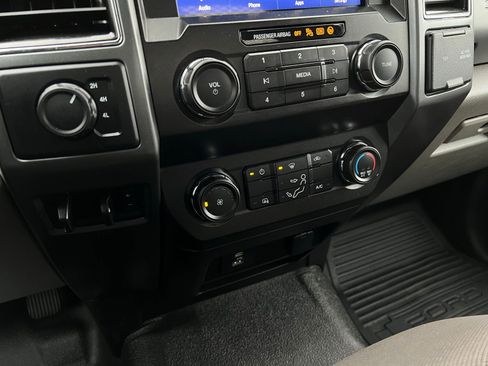 Used 2020 Ford F550 4x4 Regular Cab Super Duty w/ XLT Value Package image 11