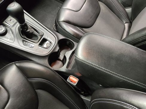 Used 2019 Jeep Cherokee Latitude Plus w/ Comfort/Convenience Group image 26