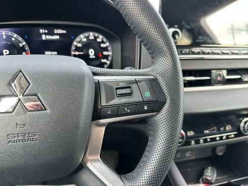 Used 2023 Mitsubishi Outlander SE image 22