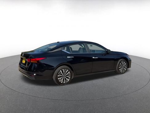Used 2025 Nissan Altima 2.5 SV FWD image 15