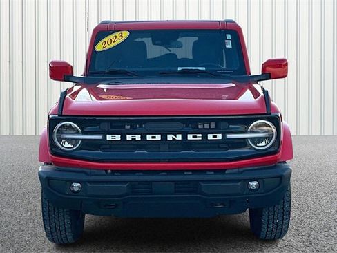 Used 2023 Ford Bronco Outer Banks image 3