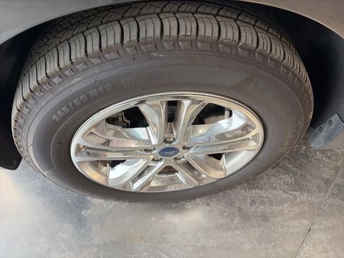 Used 2020 Ford Edge SEL w/ Convenience Package image 17