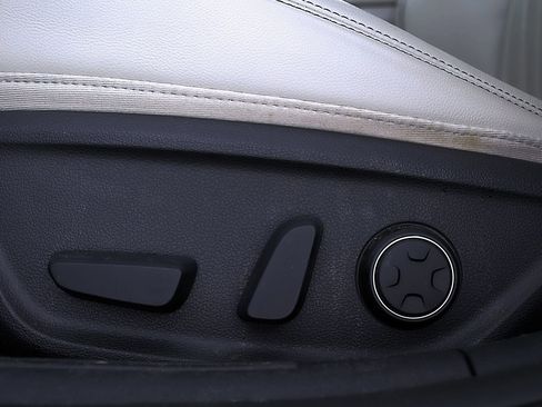 Used 2022 Genesis G70 2.0T w/ Prestige Package image 22