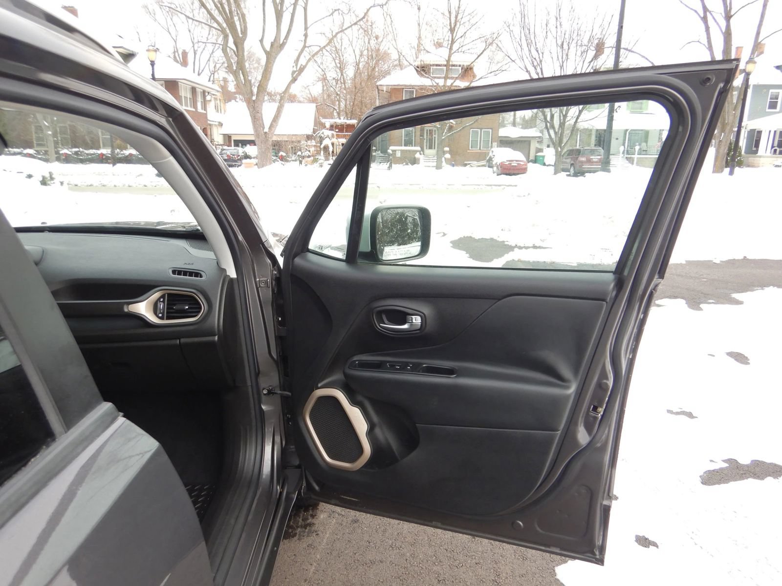 Used 2016 Jeep Renegade Limited AWD/4WD image 18
