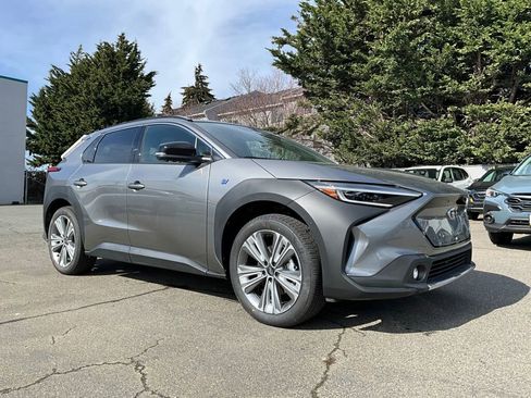 Used 2025 Subaru Solterra Touring image 2