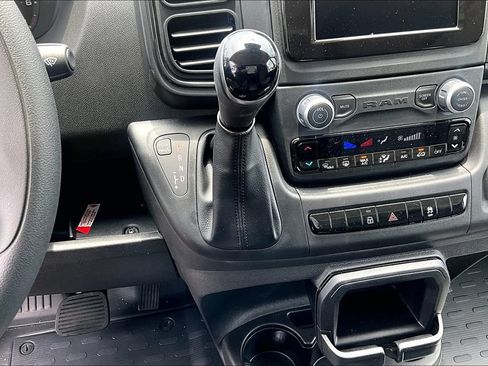 New 2024 RAM ProMaster 2500 w/ Convenience Group FWD image 7