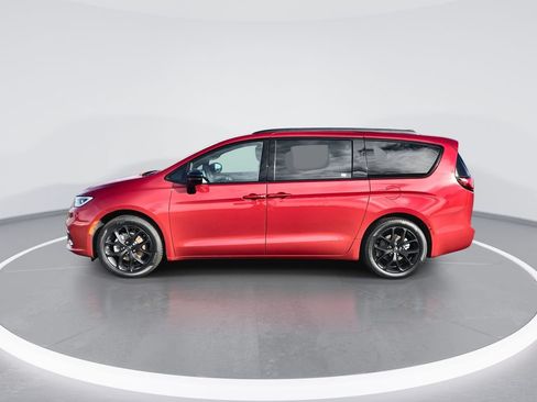 New 2026 Chrysler Pacifica Limited w/ S Appearance Package FWD image 5