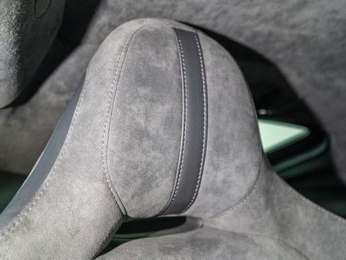 Used 2023 Aston Martin V8 Vantage Coupe RWD image 38
