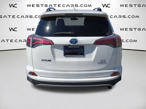 Used 2018 Toyota RAV4 LE image 10