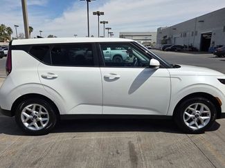 Used 2025 Kia Soul LX w/ LX Technology Package video 4