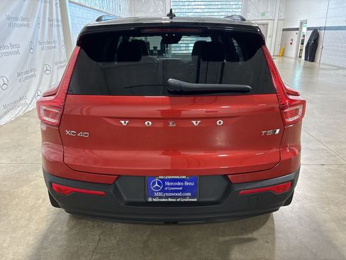 Used 2021 Volvo XC40 T5 R-Design w/ Advanced Package image 4