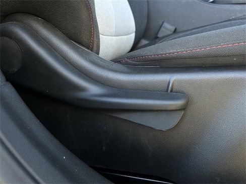 Used 2025 Chevrolet Trax RS image 31