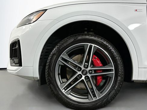 Used 2024 Audi Q5 e Premium Plus w/ Premium Plus Package AWD/4WD image 12