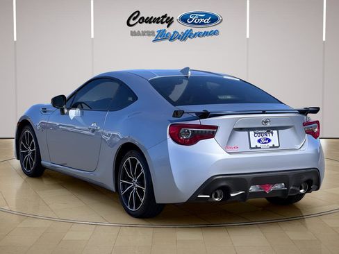 Used 2018 Toyota 86 RWD image 23