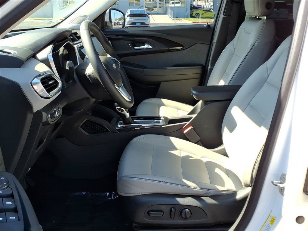 Used 2021 Chevrolet TrailBlazer LT w/ Premium Seating Package FWD image 20