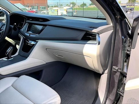 Used 2018 Cadillac XT5 Luxury w/ Driver Awareness Package AWD/4WD image 19
