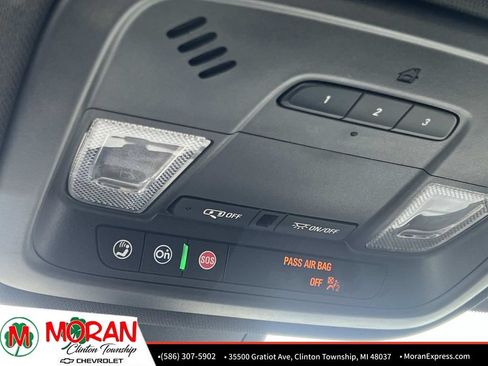 Used 2023 Chevrolet Traverse LT FWD image 27