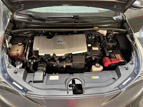 Used 2018 Toyota Prius Four FWD image 19