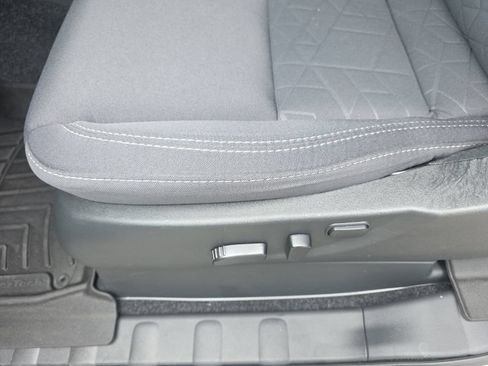 Used 2025 Nissan Frontier SV RWD image 19
