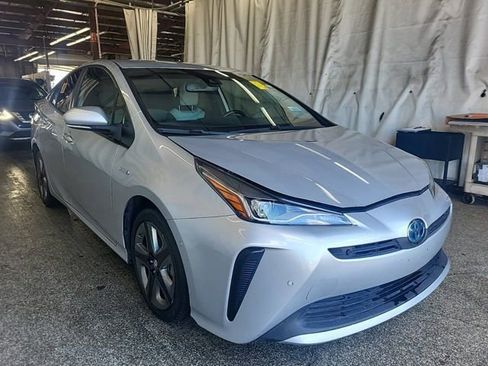Used 2021 Toyota Prius XLE image 3