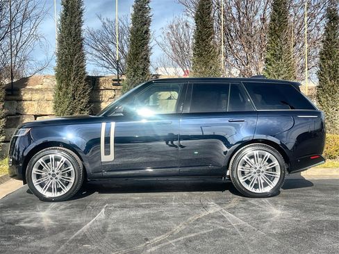New 2026 Land Rover Range Rover SE image 2