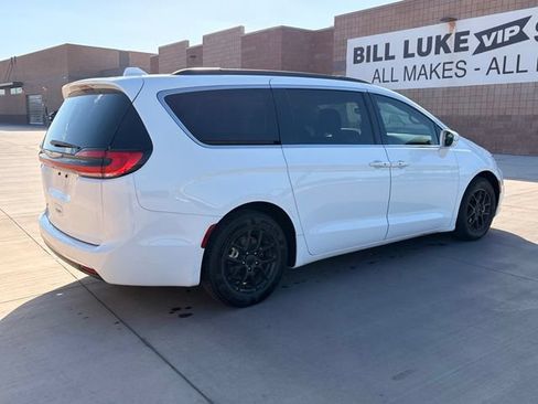 Used 2022 Chrysler Pacifica Touring-L FWD image 7