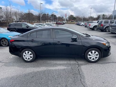 Used 2020 Nissan Versa S image 2