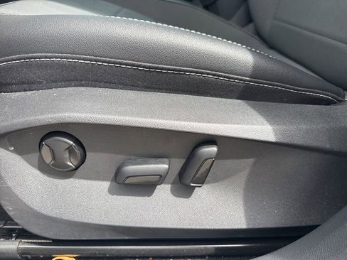 Used 2023 Volkswagen Taos SE w/ Panoramic Sunroof Package image 13