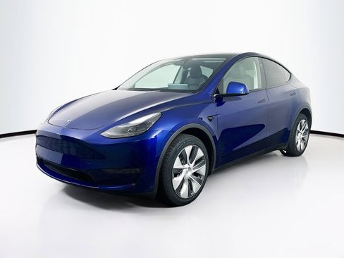 Used 2024 Tesla Model Y Long Range AWD/4WD image 3