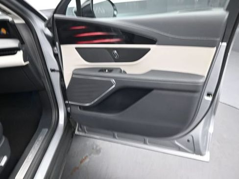 Certified 2025 Lincoln Nautilus Premier AWD/4WD image 29