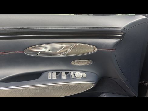Used 2023 Genesis GV70 2.5T w/ Sport Prestige Package AWD/4WD image 8
