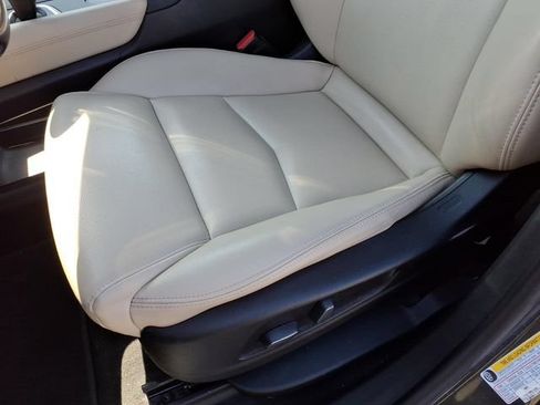 Used 2019 Cadillac XT5 FWD image 18