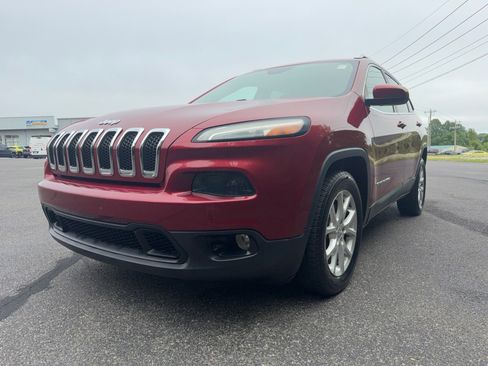 Used 2016 Jeep Cherokee Latitude w/ Comfort/Convenience Group FWD image 7