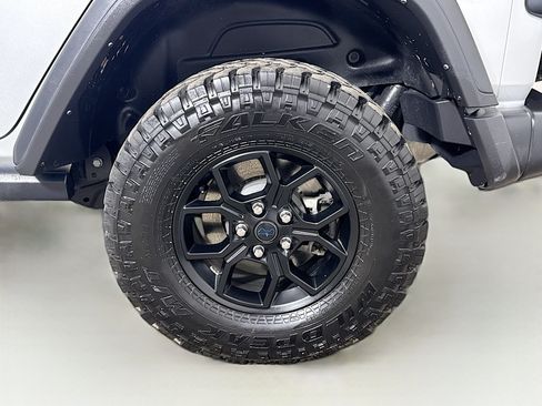 Used 2024 Jeep Wrangler Unlimited AWD/4WD image 27