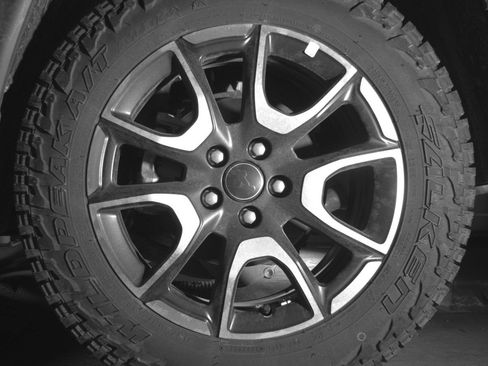 Used 2025 Jeep Compass Trailhawk AWD/4WD image 14